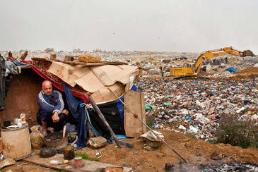Intentan contener una catástrofe ecológica en el vertedero argelino de Uled Fayet