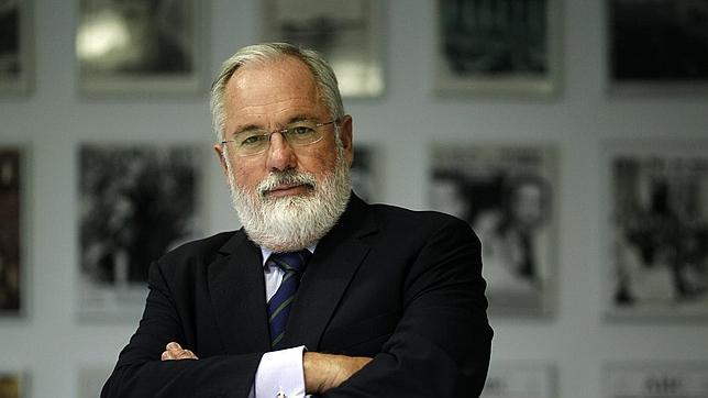 El Gobierno catalán recuerda a Miguel Arias Cañete que debe repartir los fondos del carbono a partir de 2013