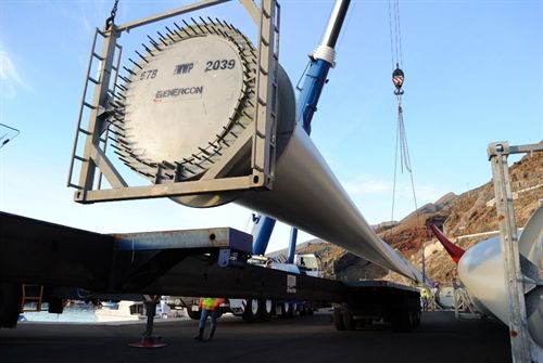 Llegan a la isla los aerogeneradores de la Central Hidroeólica de El Hierro