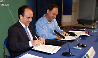 Andalucía establece un acuerdo con el Aula del Mar para difundir la oferta litoral y el turismo responsable