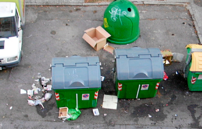 Líos con la ordenanza de limpieza y residuos del Ayuntamiento de Sevilla