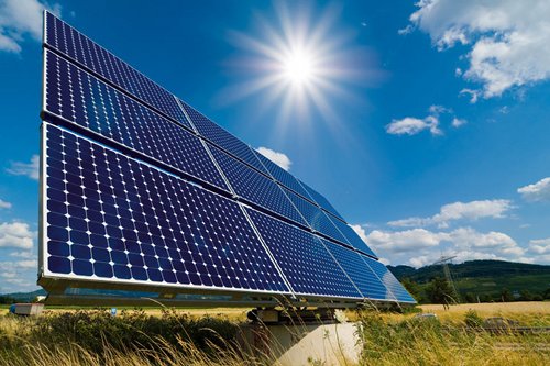 Batalla campal entre compañías eléctricas y solares