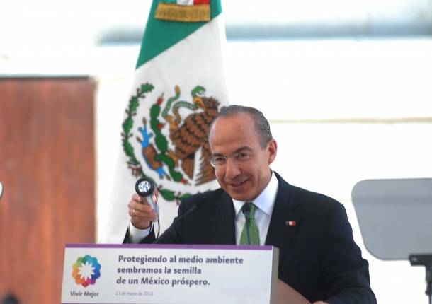 Pide Calderón crear un modelo de desarrollo sustentable