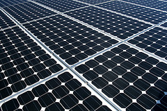 El Govern utilizará las cubiertas de los colegios públicos para generar energía solar