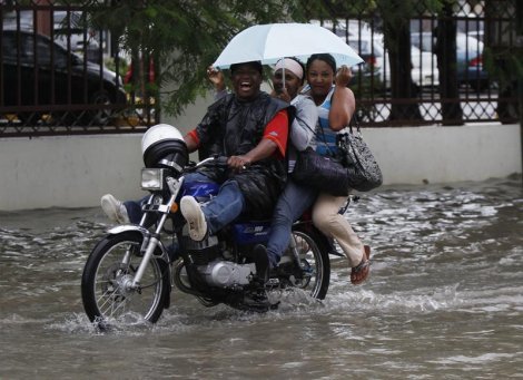 Sandy llega al sur de Cuba con vientos de casi 180 kilómetros por hora