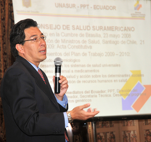 Canciller dimite por proyecto Yasuní