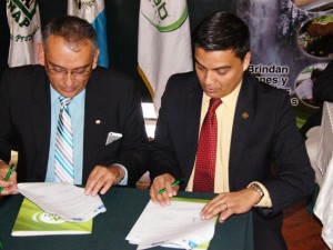 INAB Y CONAP firman convenio para administración forestal fuera y dentro de áreas protegidas