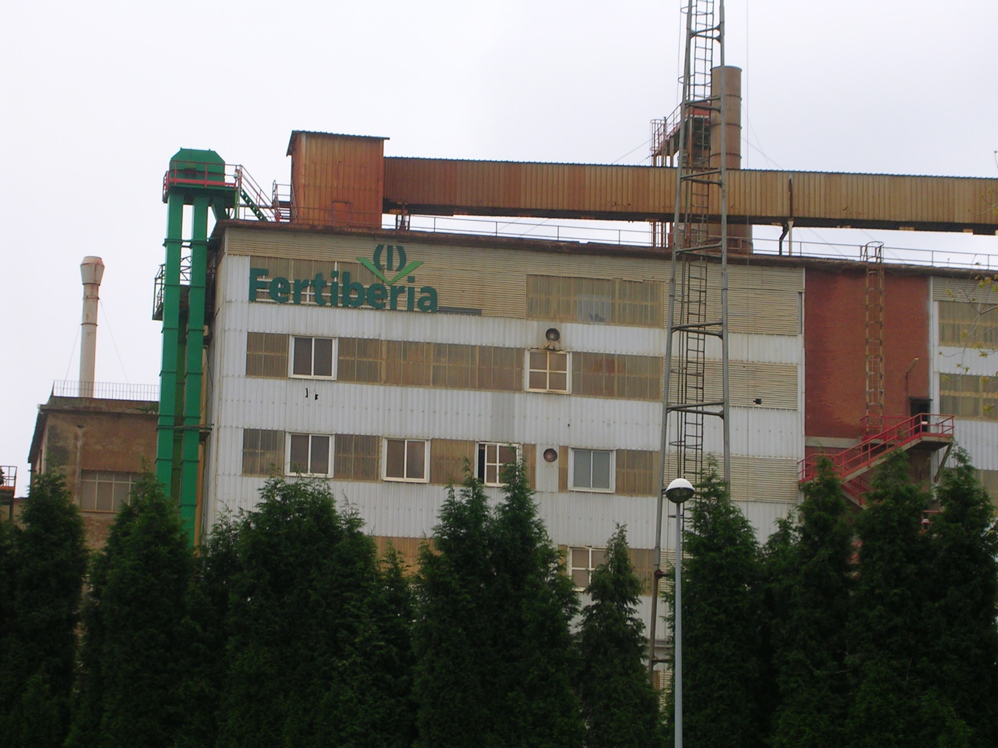 Asturias. En el año 2015 Corvera siguio muy contaminada