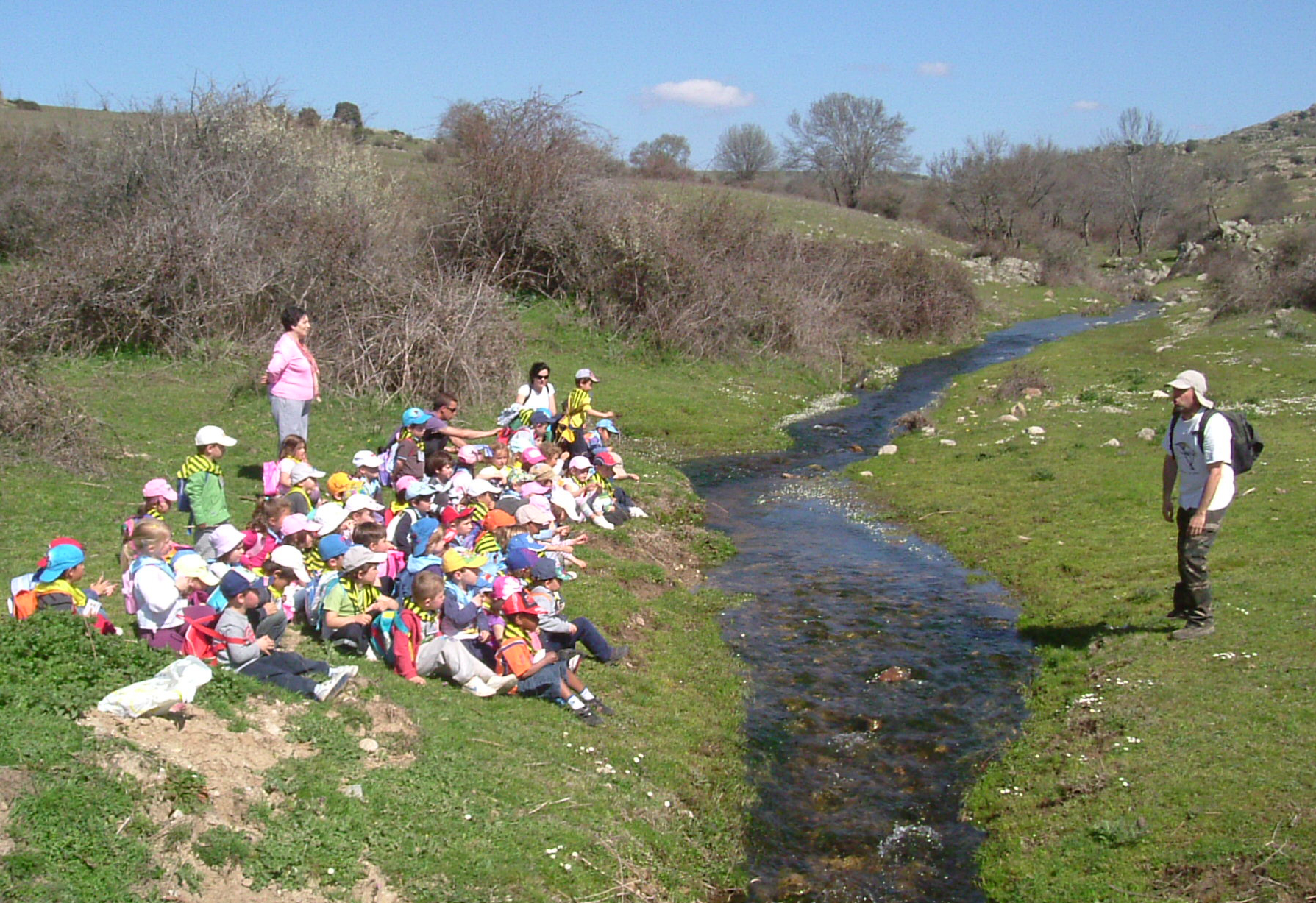 Alumnos del colegio Ángel León aprenden educación ambiental con ANAPRI en la Dehesa de Colmenar