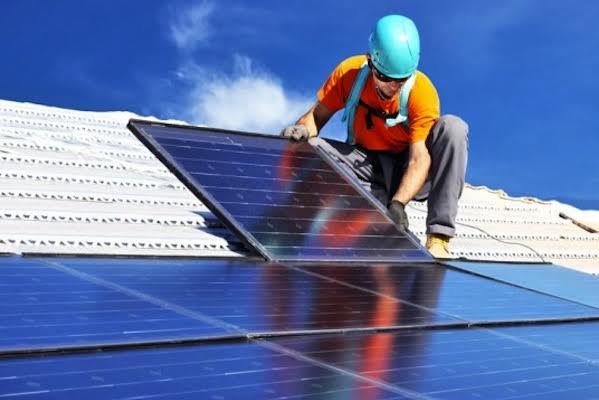 Ibiza y Formentera podrían quedar exentas de pagar la ‘aberración’ del impuesto al sol