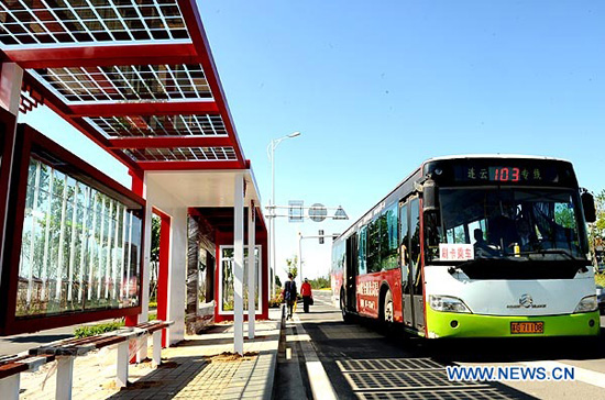 China: Paradas de autobús con paneles solares