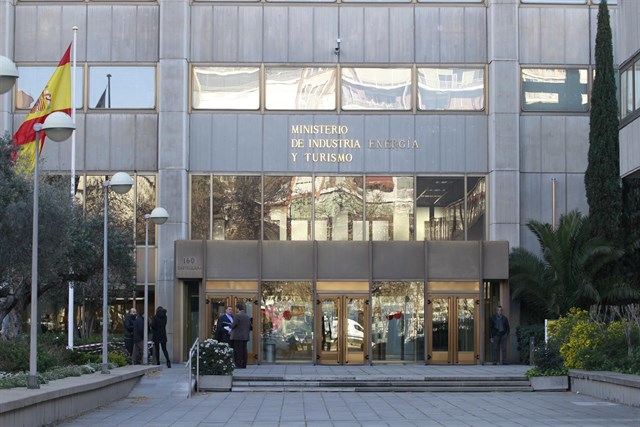 Energía subastará 2.000 MW de renovables con una opción de ampliación para llegar a 3.000 MW