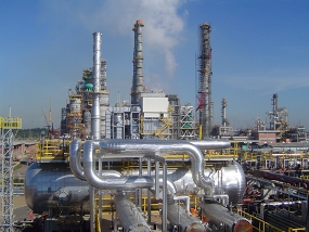 Dos plantas industriales asturianas