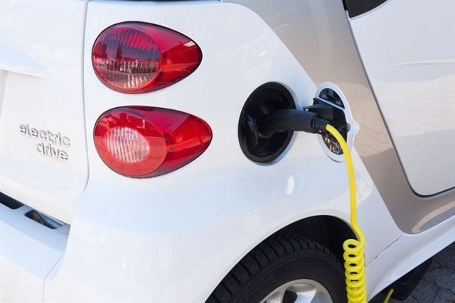 Ganvam ‘arremete’ contra los coches eléctricos e híbridos