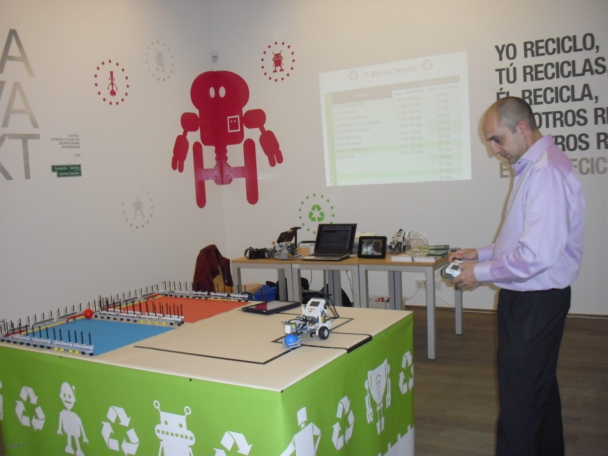 Robots para concienciar a los ciudadanos en torno al reciclaje