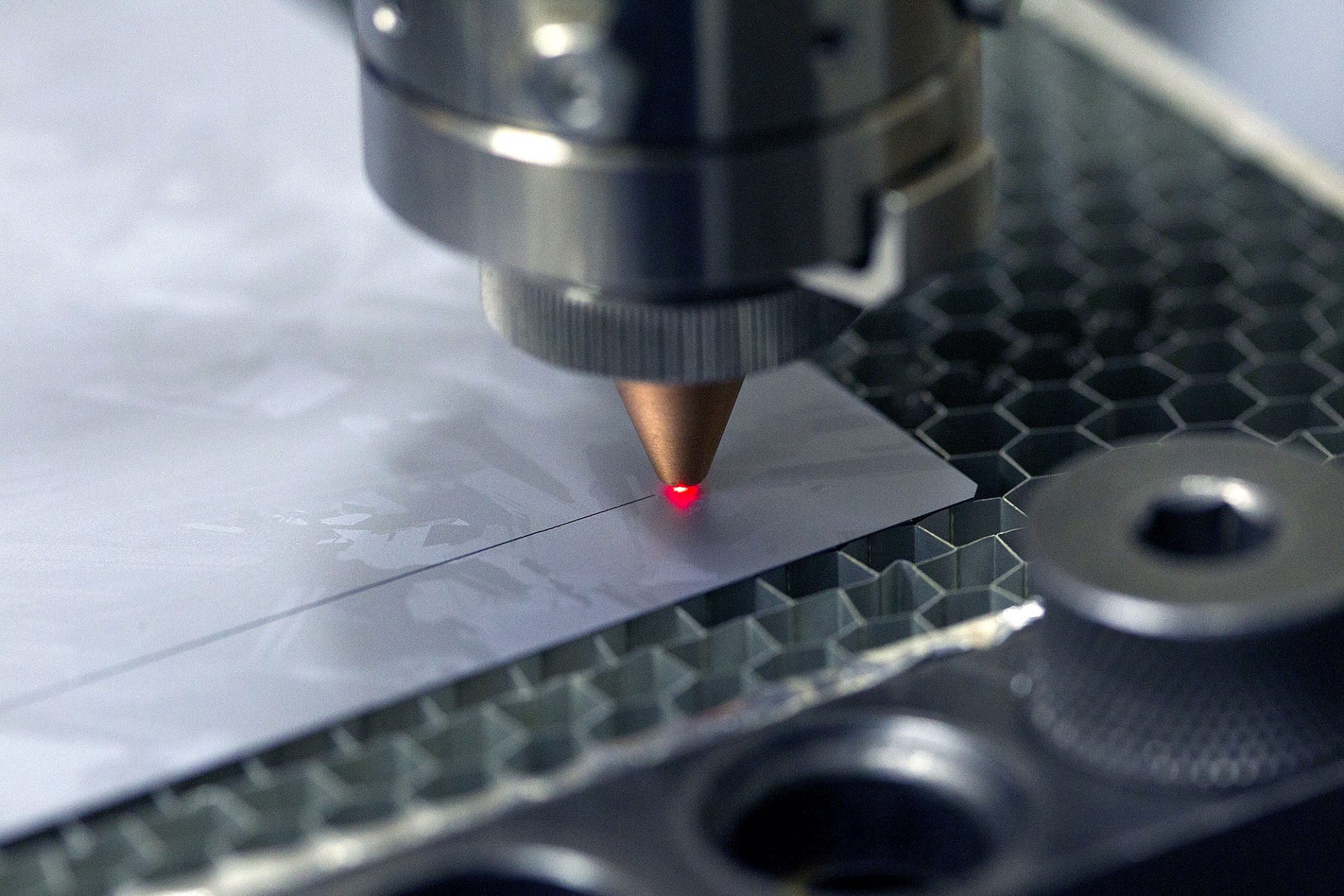 El centro tecnológico gallego AIMEN lidera un proyecto europeo de I+D+i sobre tecnología láser para producir células fotovoltaicas más eficientes