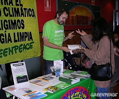 Greenpeace pide a Zapatero que actúe contra el cambio climático