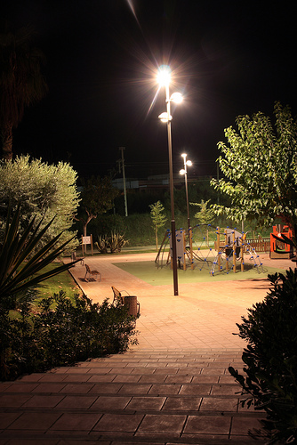 Granada. Diputación instala en Molvízar lámparas de alumbrado público menos contaminantes y más eficientes