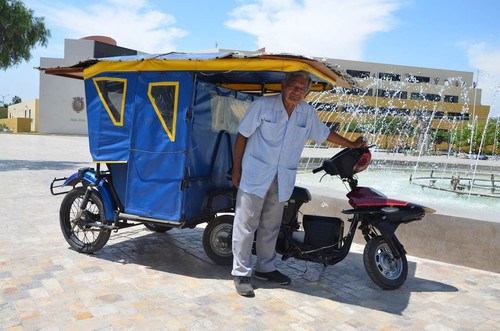 Motos solares para reducir la contaminación ambiental