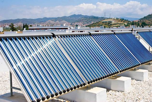 Veinte municipios de Cádiz implementan paneles solares para la producción de agua caliente sanitaria