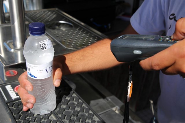 Chiringuitos de la playa de El Prat cobrarán un depósito para asegurar el reciclaje de los envases