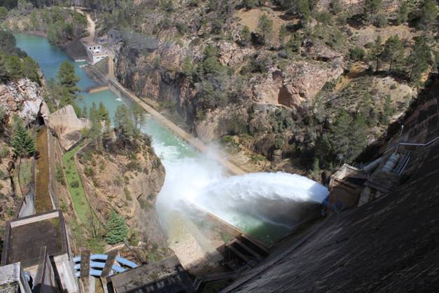 La cuenca del Segura precisa 13 desaladoras y 3 trasvases