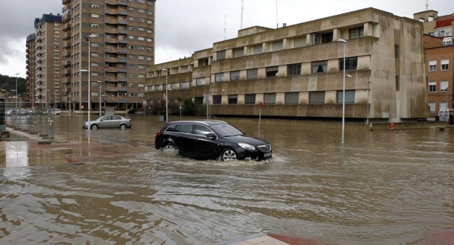 Alud de críticas por la inundación del Ebro