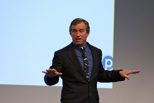 El abogado y activista Robert F. Kennedy clausura en Cáceres el 2º Encuentro Internacional de Amigos de los Árboles