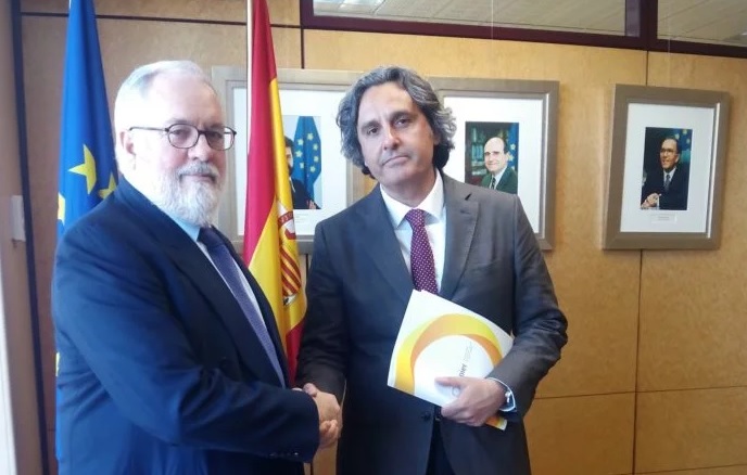Anpier ante Arias Cañete: El Gobierno está desarrollando una política energética que insta al Estado a ‘privatizar’ el sol