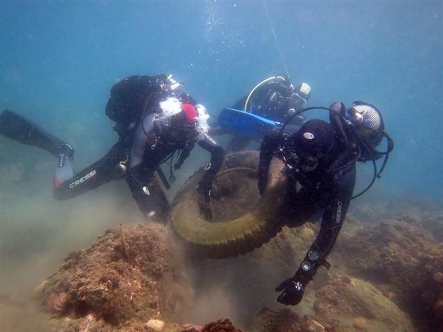 Un centenar de voluntarios limpiarán la playa de Arraijanal y los fondos marinos para mejorar la conservación