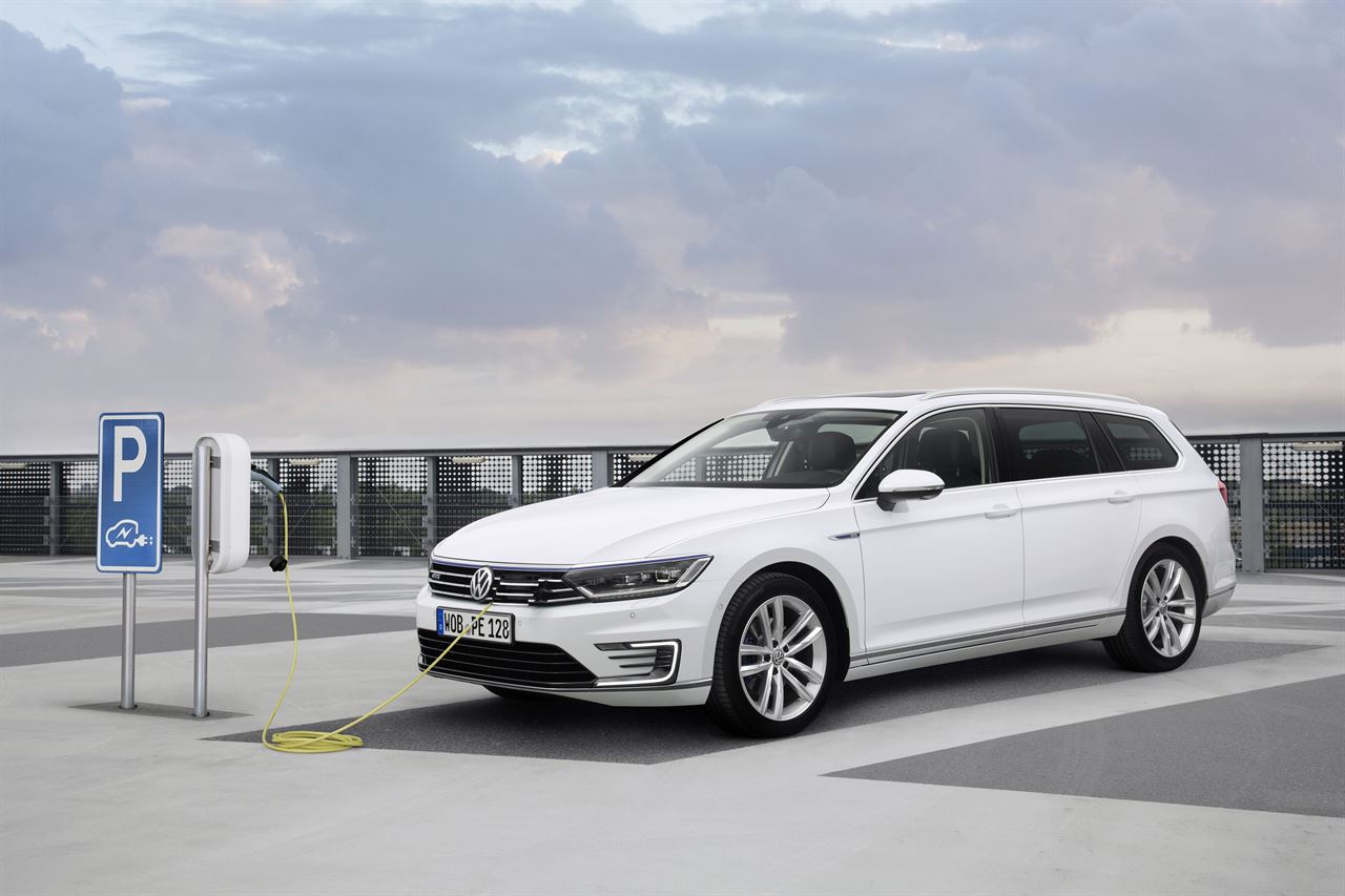 Volkswagen ya comercializa la versión híbrida enchufable del Passat