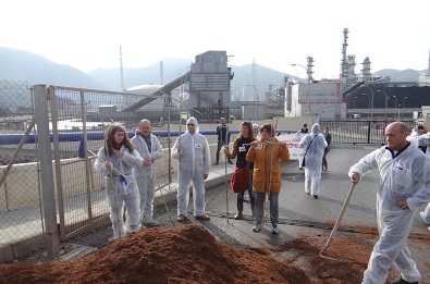 Ecologistas en Acción protestan en la refinería de Cartagena (vea VIDEO)