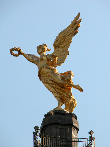 Greenpeace se sube a la Columna de la Victoria para concienciar al mundo que en Copenhague no se puede fallar