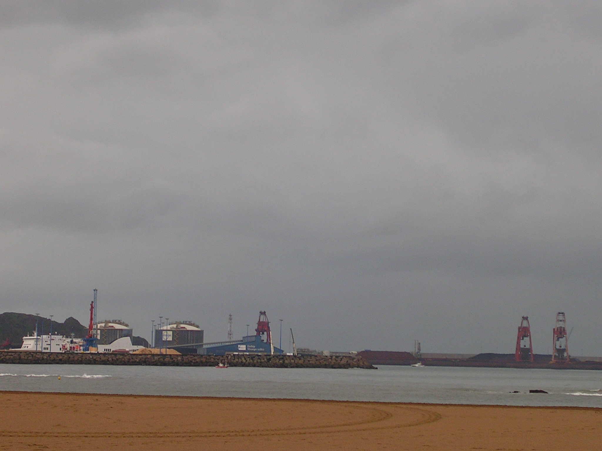 Enagas y el Principado de Asturias quieren convertir el Musel en un polvorin del gas