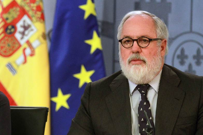 Bruselas dice que "no puede ni debe" interferir en casos abiertos y elude valorar el papel de Cañete en Acuamed