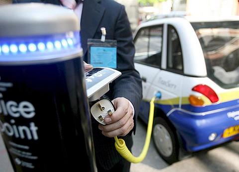Cepsa y Endesa instalarán puntos de recarga para coches eléctricos