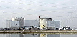 Francia mantiene suspenso sobre futuro de central nuclear más antigua