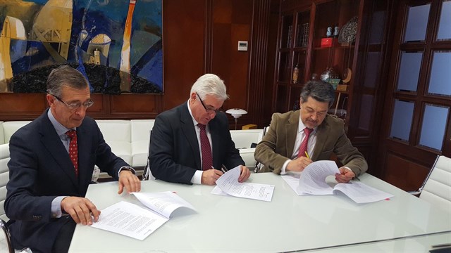 El puerto de Huelva y Atlantic Copper firman un convenio de buenas prácticas ambientales