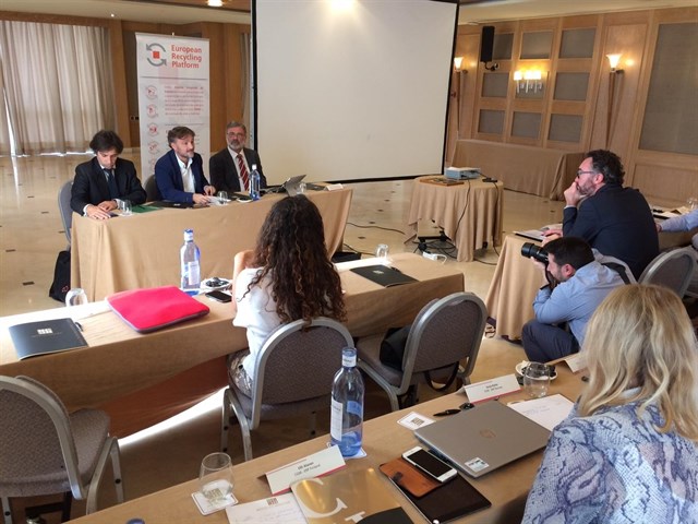 Andalucía apuesta por la sensibilización de cara a recoger y reciclar residuos electrónicos