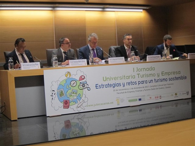 Profesionales del sector aseguran en Cáceres que el turismo sostenible "es la única manera de competir"