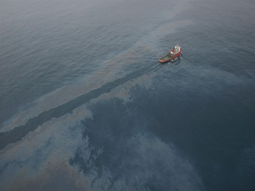 El vertido de Repsol en Tarragona está a 13 millas de la costa y abarca 19 kilómetros cuadrados