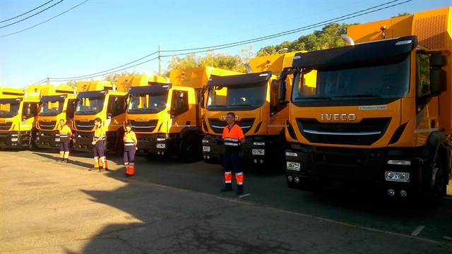 Lipasam incorpora a su flota los 12 nuevos camiones y ocho barredoras aprobados en 2016