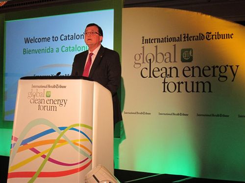 Mena anima a desarrollar energías renovables rentables y de bajo impacto paisajístico