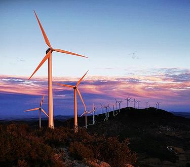 La Junta de Extremadura pide al Gobierno central un nuevo marco regulatorio para las energías eólica y termosolar
