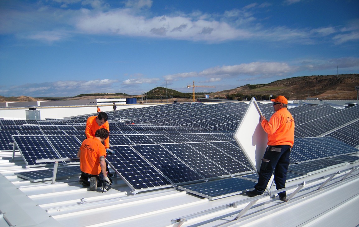 La CNE ha inspeccionado 2.000 plantas fotovoltaicas y sigue revisando declaraciones de distribuidoras