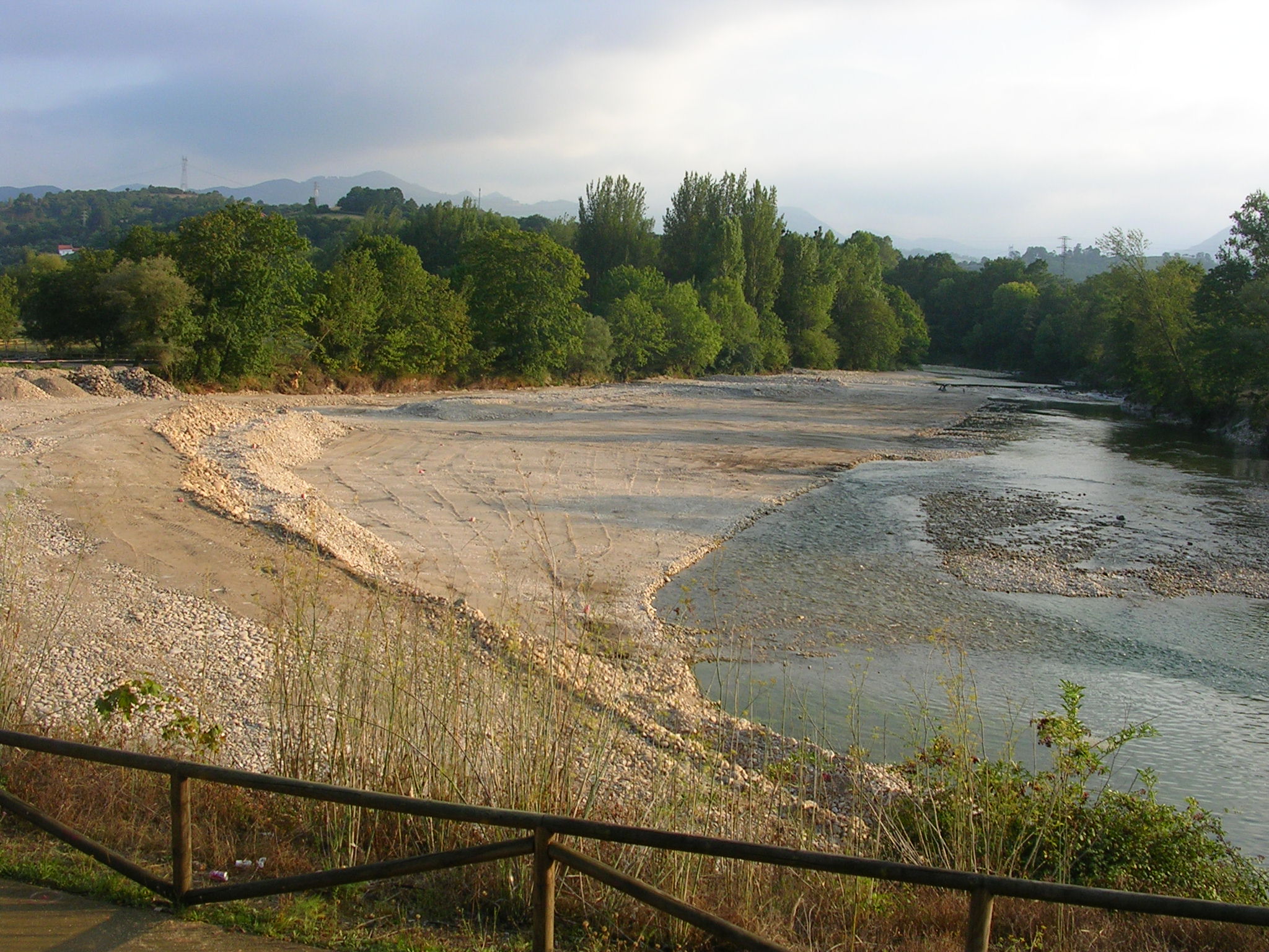 Asturias. El disparate de dragado del rio Sella.