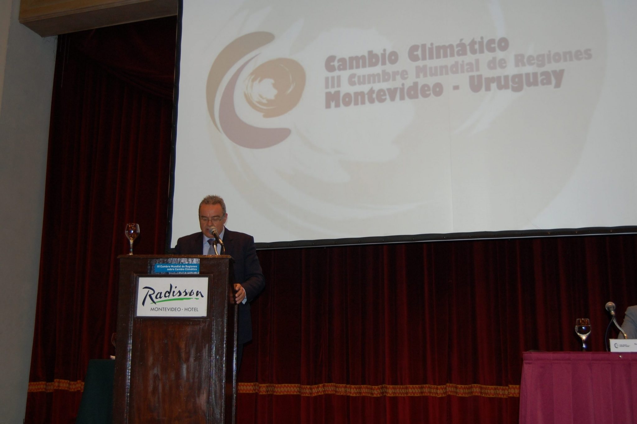 Boné reivindica el papel de las regiones en la lucha contra el cambio climático