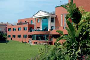 La Escuela internacional de alta dirección hotelera Les Roches Marbella obtiene la certificación SGE 21 de RSC