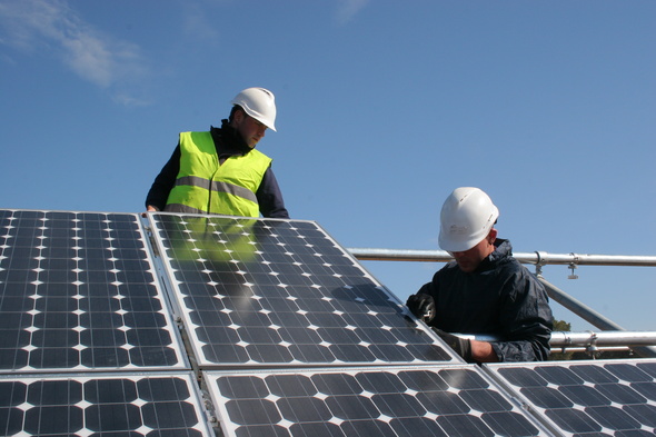 Rajoy ‘criminaliza’ a la fotovoltaica