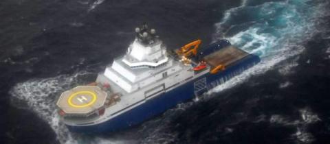 Un buque a la deriva de Shell encalla cerca de Alaska con más de 520.000 litros de diesel
